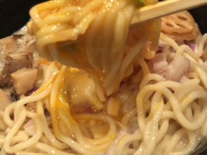 鶏 soba 座銀 本店　限界濃厚まぜそば　たまごを割った後